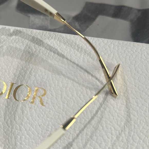 WHITE DIOR CLUB M2U SUNGLASSES. SPORTY EDGE. - Picture 3 of 4